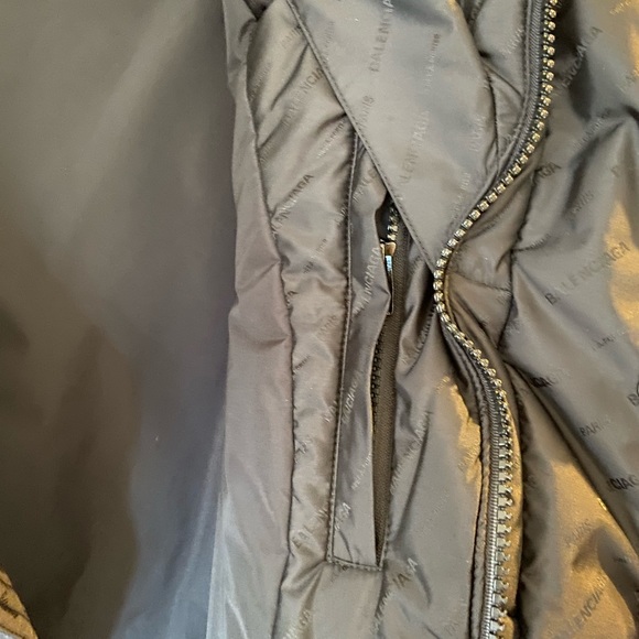 **NWOT**BALENCIAGA Swing Puffer Jacket women’s - Picture 11 of 16